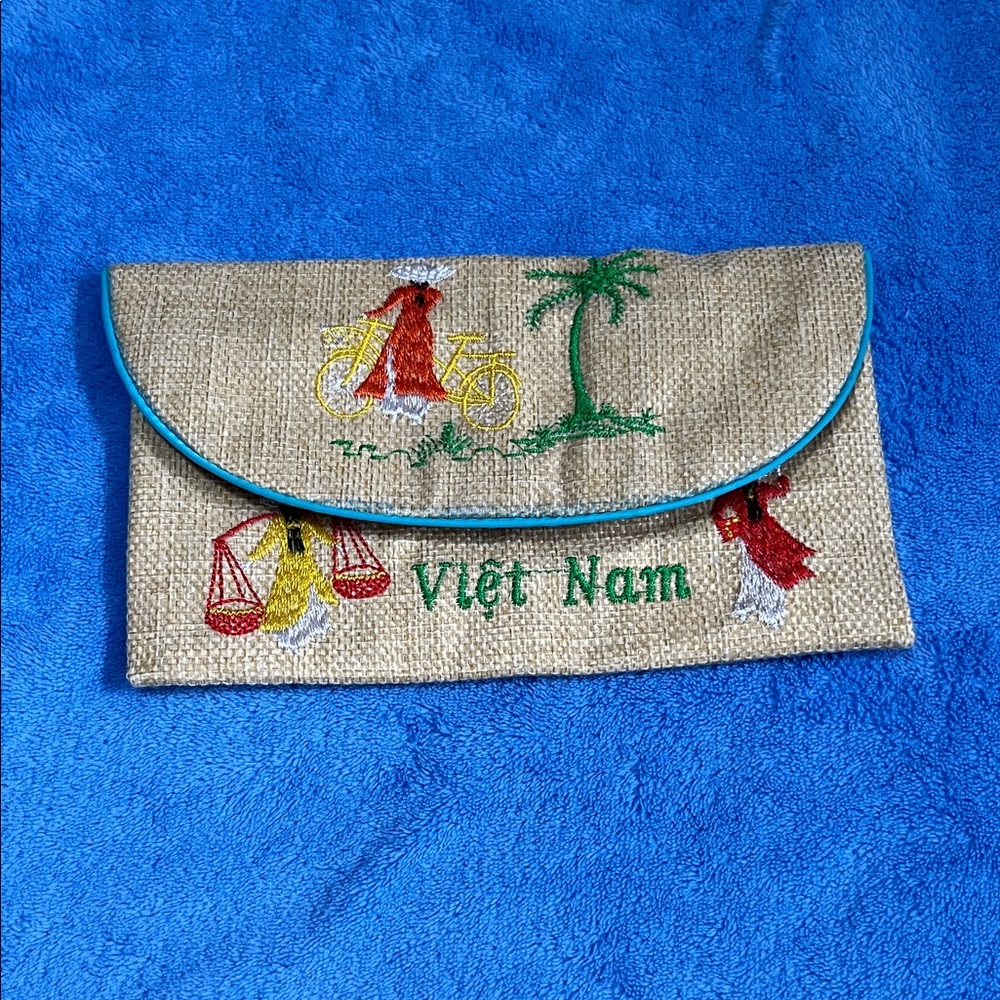 NWOT Clutch